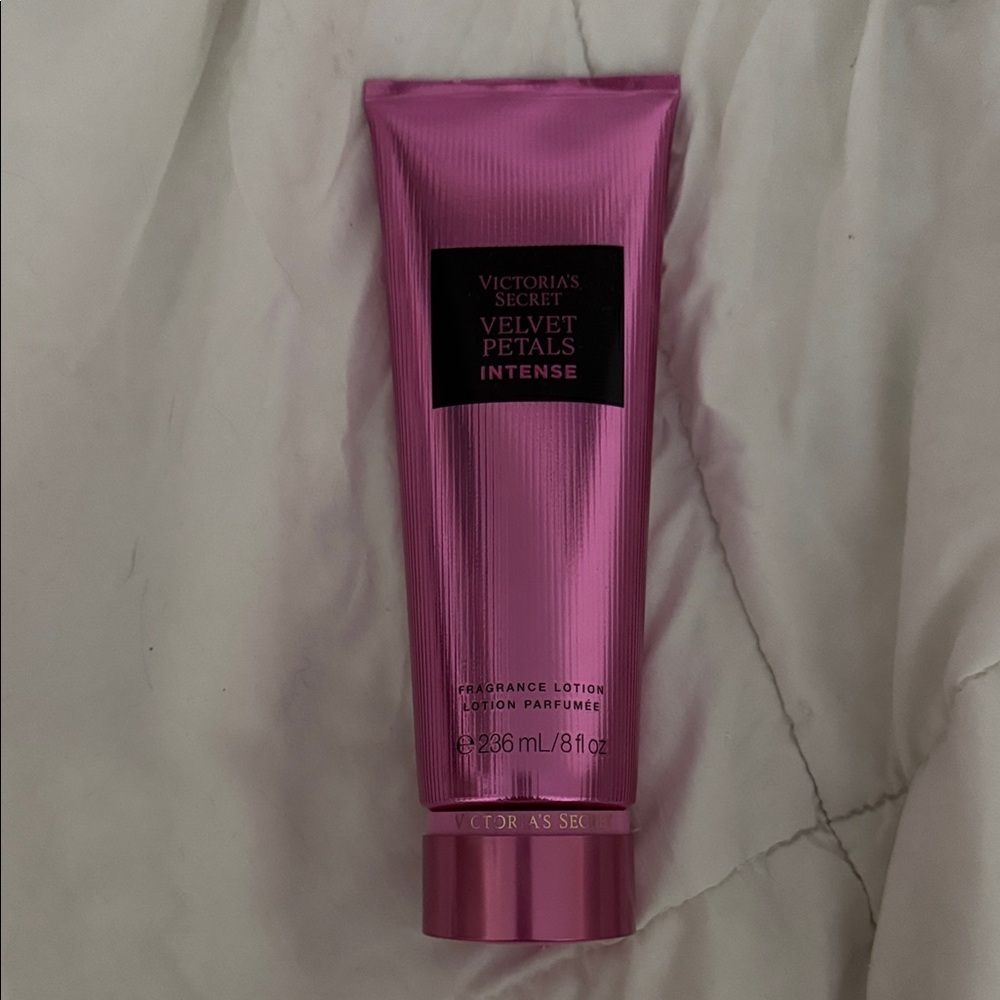 Victoria's Secret Velvet Petals Intense Pink Lotion